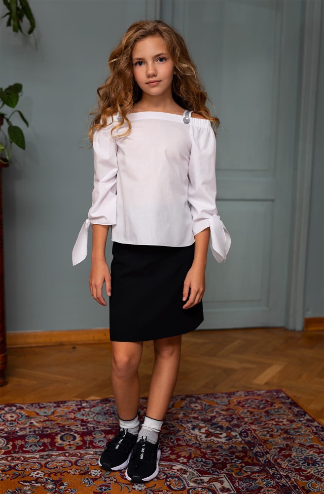  Biała bluzka szkolna na ramiączka