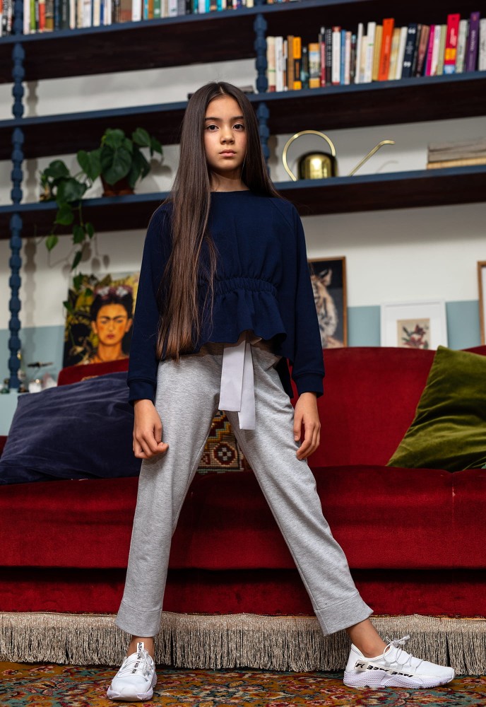 Spodnie dziewczęce z dzianiny w kolorze szarym, melanżowym