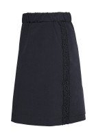 Czarna spódnica z koronkowymi lampasami na bokach.jpg