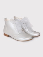 Wizytowe trzewiki w perłowym kolorze.jpg