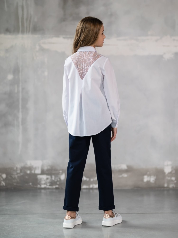 Biała koszula z koronką na plecach