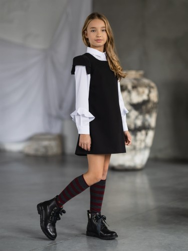 Czarna sukienka typu Princessa z zakładkami na rękawkach