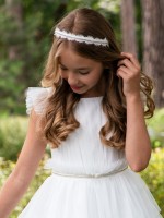 Komunijna opaska przyozdobiona taśmą z mieniącymi się cyrkoniami.jpg