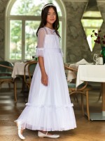 Biała, długa komunijna sukienka z dekoracyjnym karczkiem.jpg