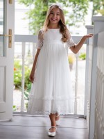 Ecru sukienka do Komunii z szeroką, koronkową falbaną.jpg