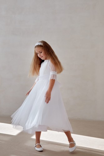 Ecru sukienka do Komunii z koronkową taśmą na karczku i rękawkach 