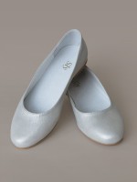 Srebrne baletki na płaskiej podeszwie.jpg