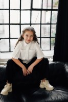 Biała koszula z kieszeniami na przodzie