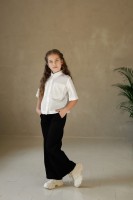 Biała bluzka z kieszeniami na przodzie