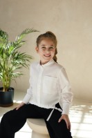 Biała bluzka z wydłużonym tyłem i z kieszonką