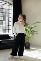 Biała bluzka z wydłużonym tyłem i z kieszonką