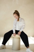 Biała bluzka z wydłużonym tyłem i z kieszonką