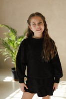 Czarna bluza z dzianiny z haftowanymi rękawami