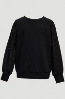 Czarna bluza z dzianiny z haftowanymi rękawami