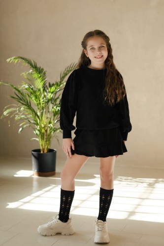 Czarne spodenki  z dekoracyjnymi falbankami