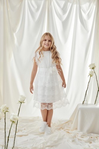 Ecru sukienka do Komunii z koronkowymi falbanami