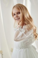 Ecru sukienka do Komunii z gipiurą na rękawach i w talii .jpg