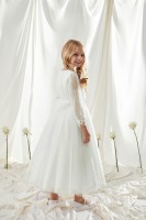 Ecru sukienka do Komunii z gipiurą na rękawach i w talii.jpg